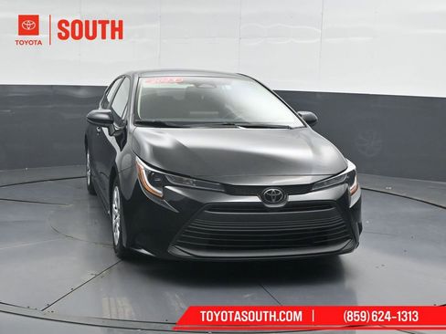 Used 2023 Toyota Corolla LE FWD image 5