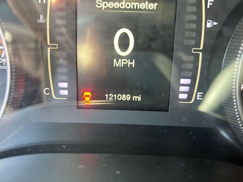 Used 2016 Jeep Cherokee Sport w/ Cold Weather Group FWD image 17