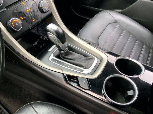 Used 2013 Ford Fusion SE FWD image 17