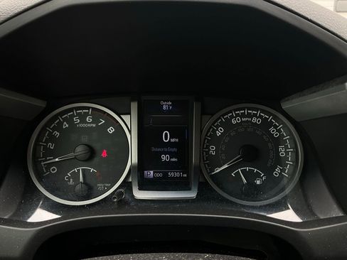 Used 2016 Toyota Tacoma SR5 w/ Towing Package image 36