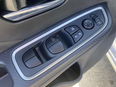 New 2025 Nissan Versa SR w/ Trunk Package image 20