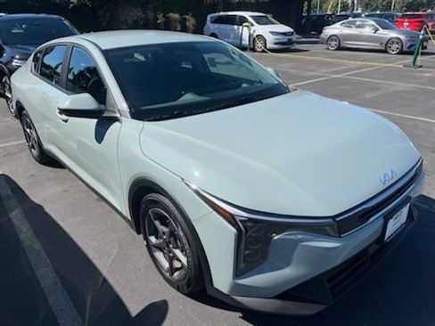 Used 2025 Kia K4 FWD image 2