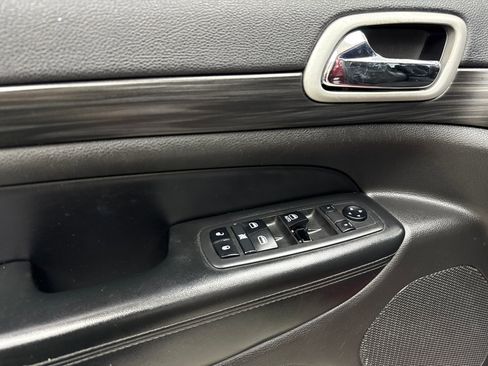 Used 2019 Jeep Grand Cherokee Altitude RWD image 32