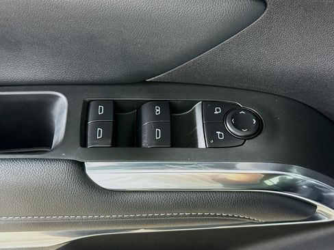 Used 2025 Chevrolet Traverse LT FWD image 21