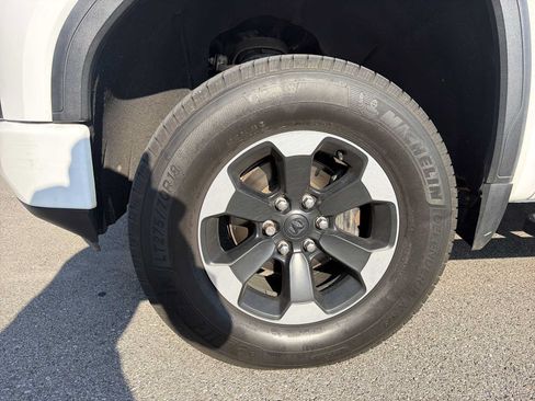 Used 2019 GMC Sierra 1500 AT4 w/ AT4 Premium Package AWD/4WD image 5