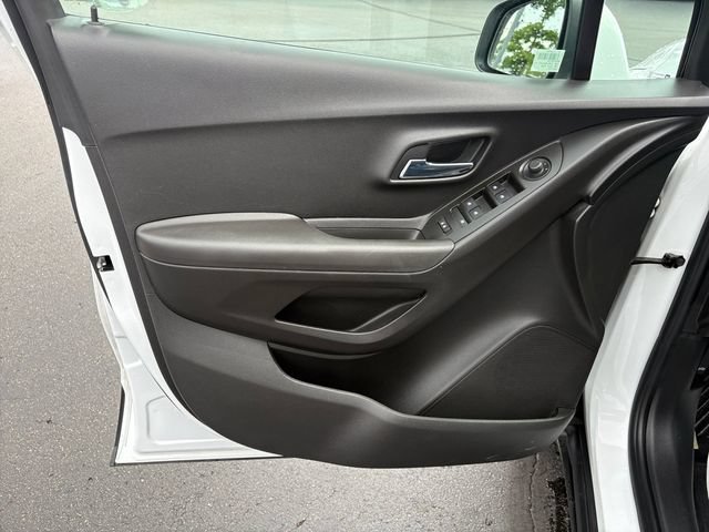 Used 2018 Chevrolet Trax LS FWD image 17