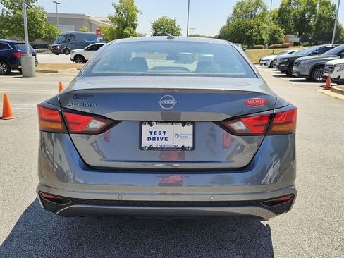 Used 2025 Nissan Altima 2.5 SV FWD image 7