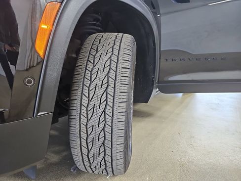 Used 2024 Chevrolet Traverse LT w/ Enhanced Driving Package AWD/4WD image 39