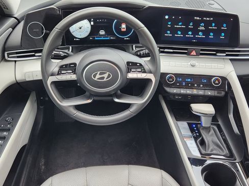 Used 2025 Hyundai Elantra Limited FWD image 26