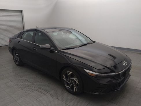 Used 2025 Hyundai Elantra SEL FWD image 11