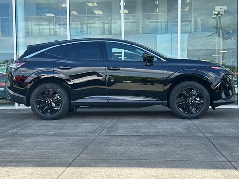 Used 2025 Nissan Murano SV AWD/4WD image 2