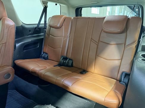 Used 2016 Cadillac Escalade ESV Premium image 38