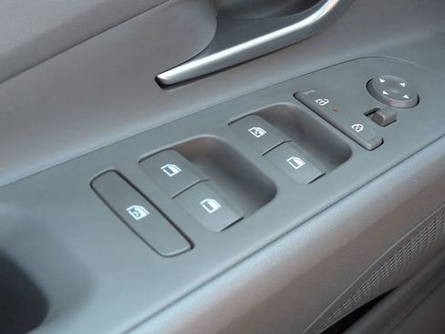 Used 2025 Hyundai Elantra SEL image 30