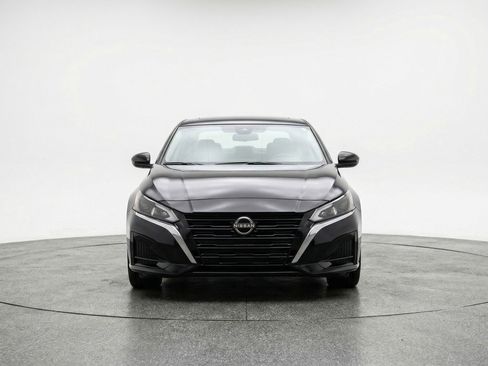 Used 2025 Nissan Altima 2.5 SV image 2