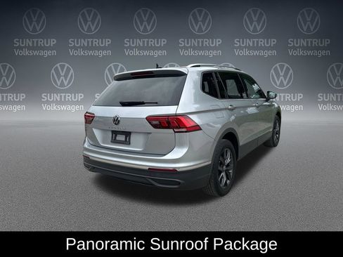 Used 2023 Volkswagen Tiguan SE w/ Panoramic Sunroof Package FWD image 7