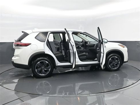 Used 2025 Nissan Rogue SV image 26