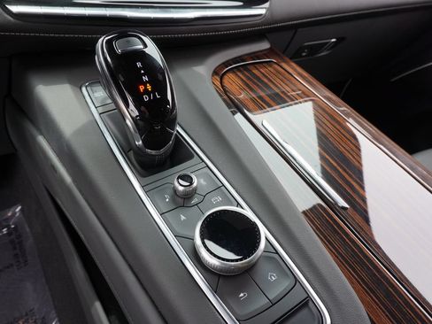 Certified 2024 Cadillac Escalade Premium Luxury w/ Performance Package AWD/4WD image 21