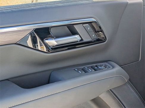 New 2026 Chevrolet Suburban LS image 19