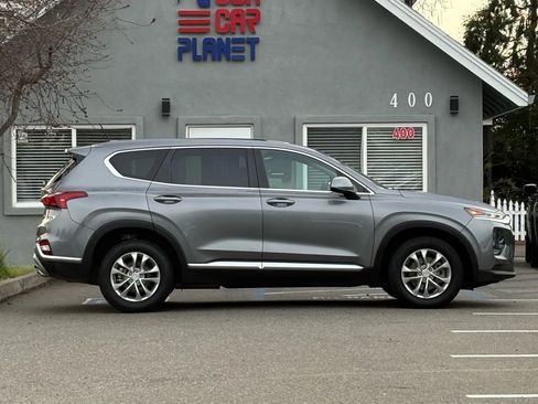 Used 2019 Hyundai Santa Fe SE image 4
