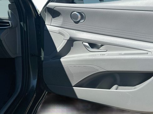 Used 2024 Hyundai Elantra SEL FWD image 31