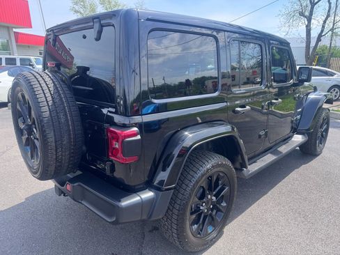 Used 2022 Jeep Wrangler Unlimited Sahara w/ Cold Weather Group AWD/4WD image 3