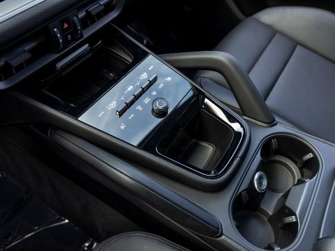 Certified 2025 Porsche Cayenne image 37