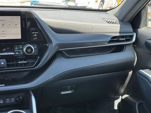 Used 2025 Toyota Highlander XSE AWD/4WD image 38
