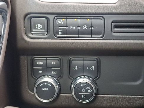 Used 2023 GMC Yukon XL SLT AWD/4WD image 26