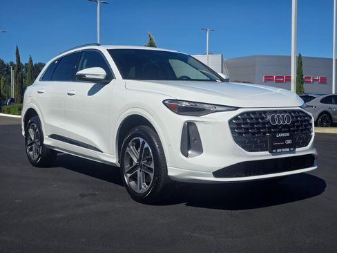 Certified 2025 Audi Q5 Premium w/ Convenience Package AWD/4WD image 7