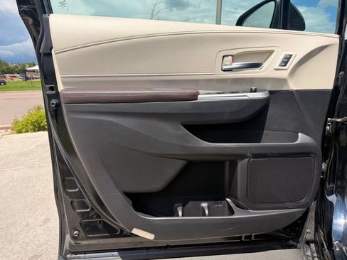 Used 2023 Toyota Sienna Platinum AWD/4WD image 16