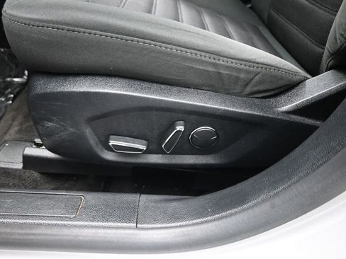 Used 2018 Ford Fusion SE image 10