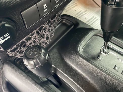 Used 2017 Jeep Wrangler Unlimited Sport AWD/4WD image 26