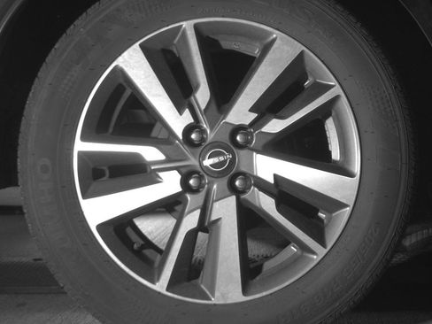 Used 2025 Nissan Versa SV image 14