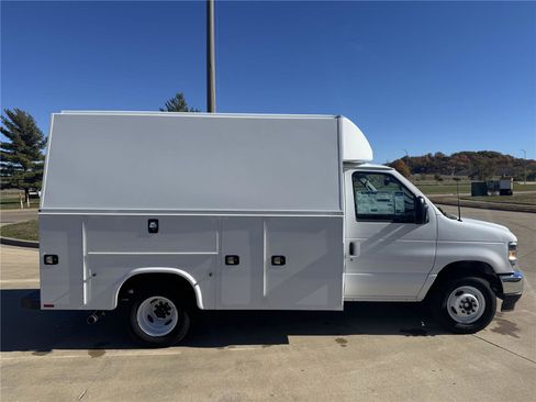 New 2026 Ford E-350 and Econoline 350 Super Duty w/ Power Equipment Group RWD image 8