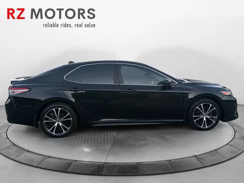 Used 2019 Toyota Camry SE FWD image 6