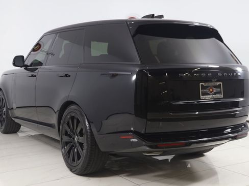 Used 2025 Land Rover Range Rover SE AWD/4WD image 3