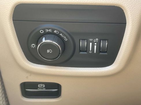 New 2026 Jeep Grand Cherokee L Limited w/ Limited Altitude Package AWD/4WD image 29