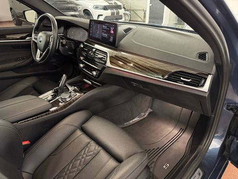 Used 2023 BMW 530i xDrive w/ Premium Package image 44