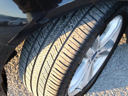 Used 2018 Ford Fusion SE w/ Fusion SE Technology Package image 24