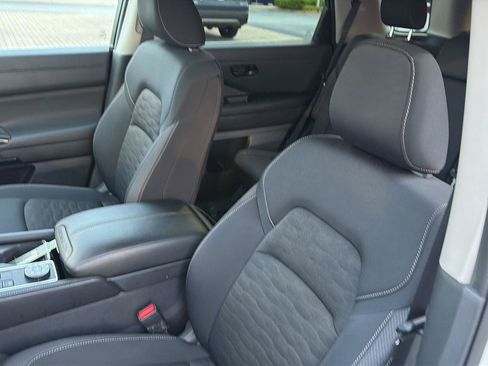 Used 2025 Nissan Pathfinder SV AWD/4WD image 30
