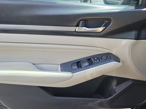 Used 2019 Nissan Altima 2.5 SV FWD image 17