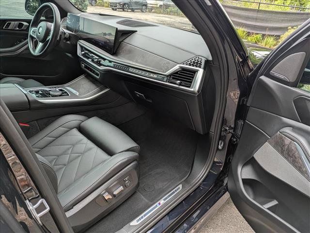 Used 2025 BMW X5 xDrive40i w/ M Sport Package AWD/4WD image 11