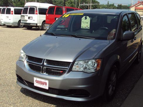 Used 2016 Dodge Grand Caravan SE image 5