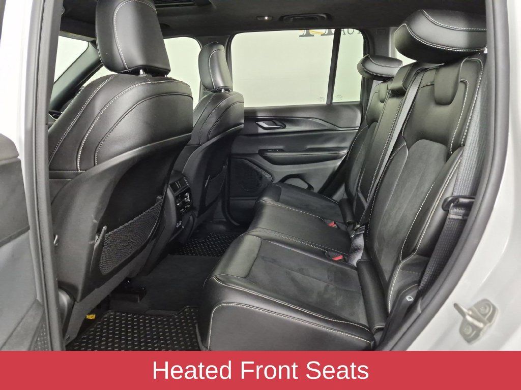 Used 2024 Jeep Grand Cherokee Altitude AWD/4WD image 32