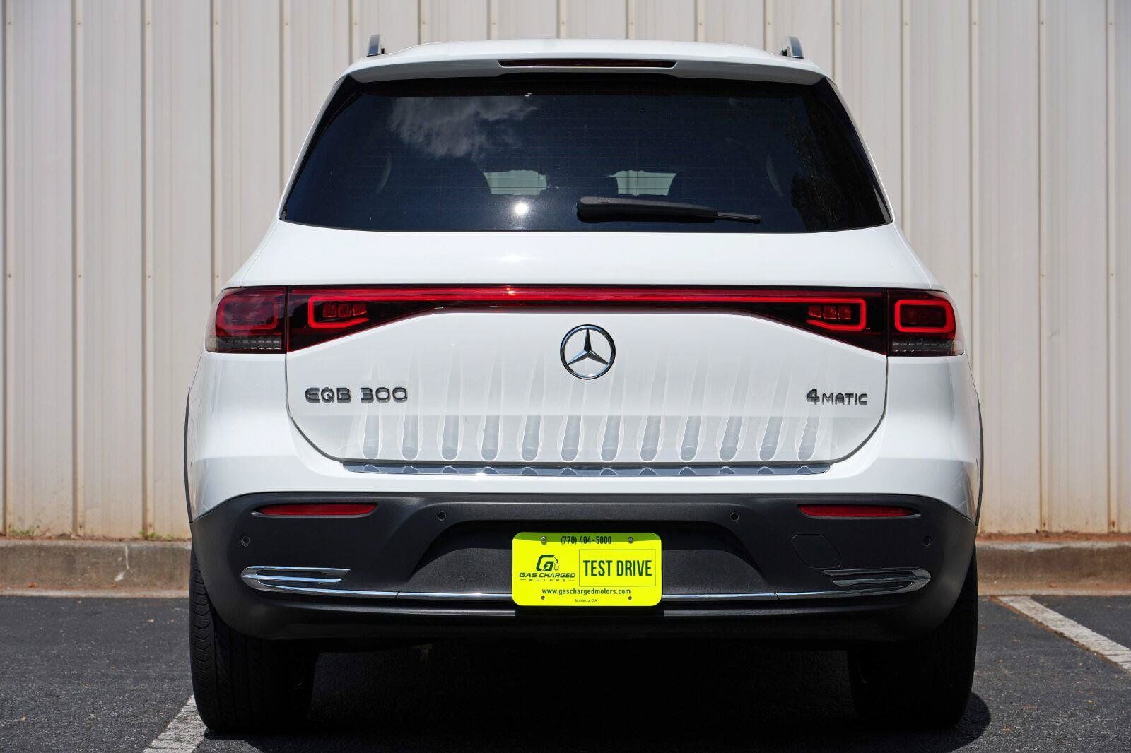 Used 2023 Mercedes-Benz EQB 300 4MATIC w/ Exclusive Package image 11