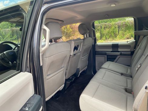 Used 2015 Ford F150 XLT image 11