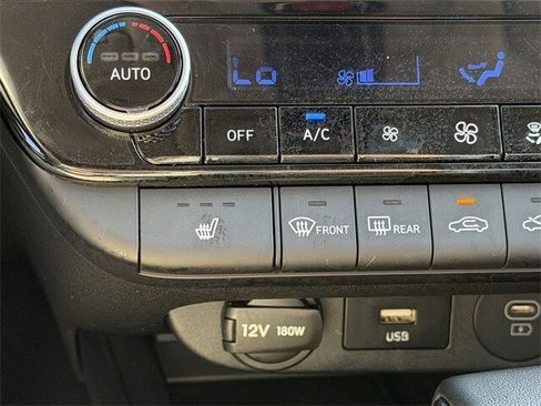Used 2025 Hyundai Elantra SEL image 21