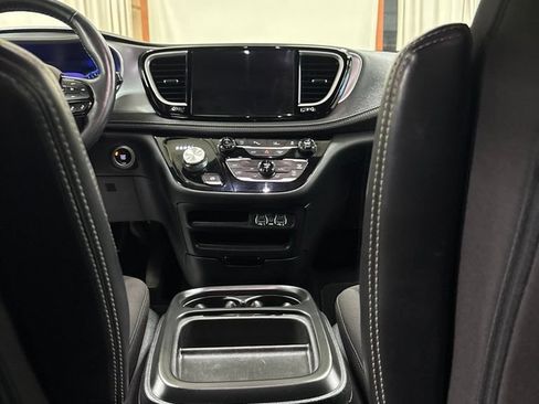 Used 2021 Chrysler Pacifica Touring w/ S Appearance Package FWD image 20
