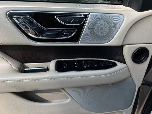 Used 2018 Lincoln Navigator Reserve w/ Technology Package image 8