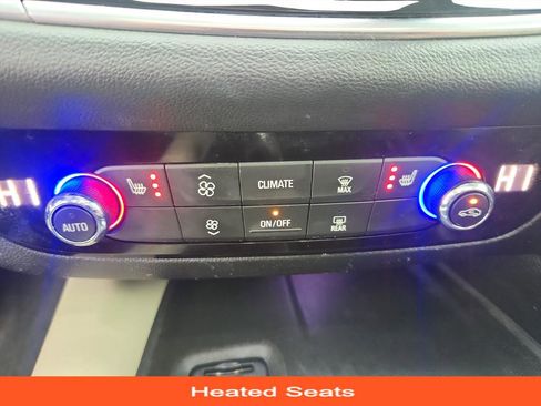 Used 2020 Buick Enclave Essence image 19